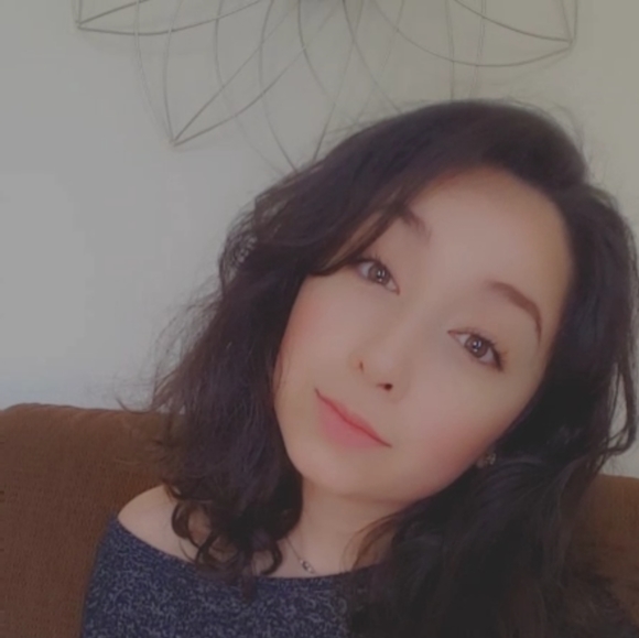 💐 Meet Your Posher! 💐 - Picture 1 of 2